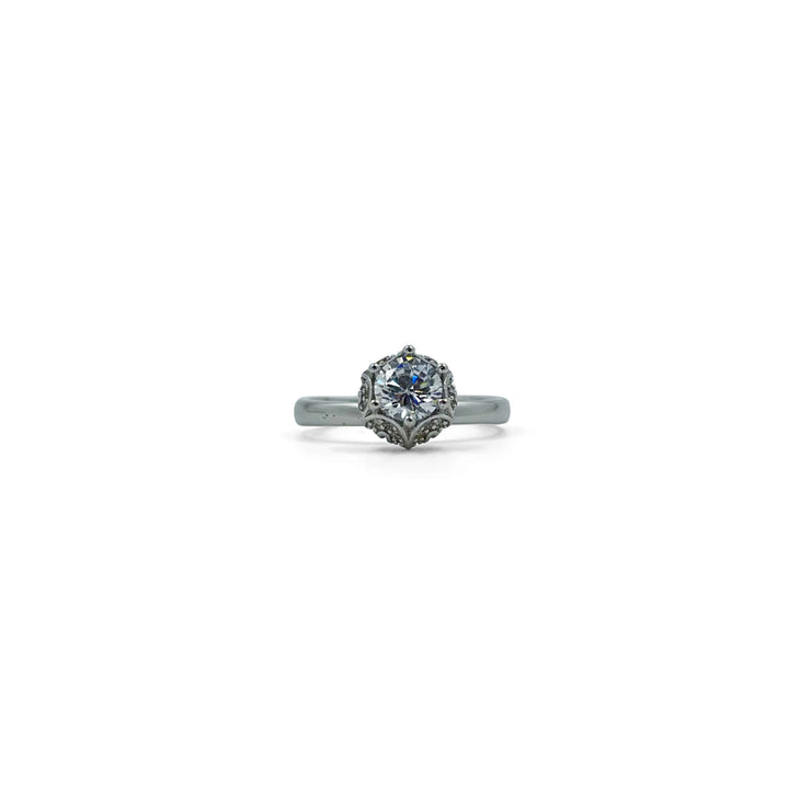 Diva solitaire ring