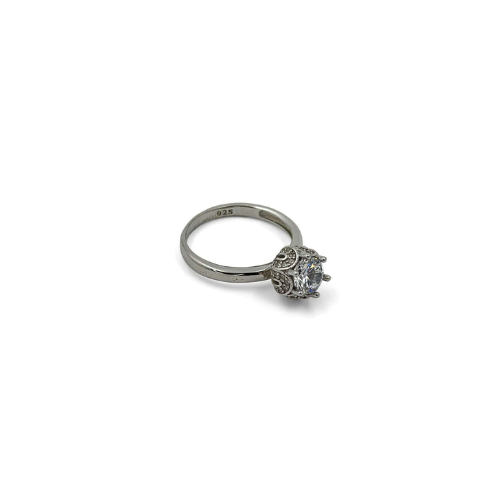 Diva solitaire ring